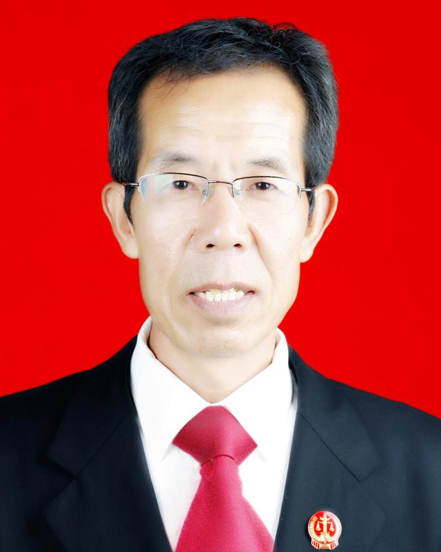 "2014年1月,我从泾源县人民法院的一名书记员调到六盘山人民法庭担任