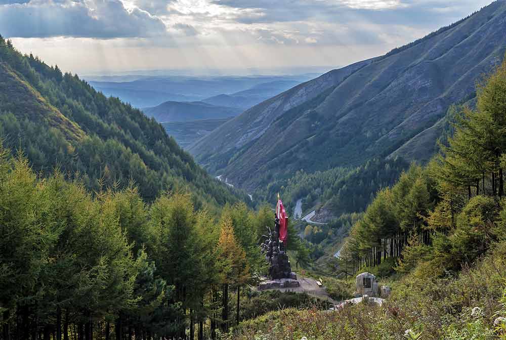 宁夏六盘山:当年红军"胜利山,今日绿色生态区